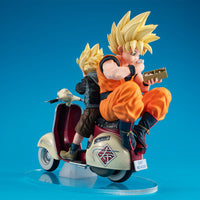 Dragon Ball Z - Figurine Super Saiyan Son Goku & Super Saiyan Son Gohan & Motorbike - Desktop Real McCoy diorama - MEGAHOUSE