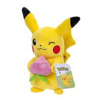 Pokémon - Peluche Pikachu avec Baie Pêcha